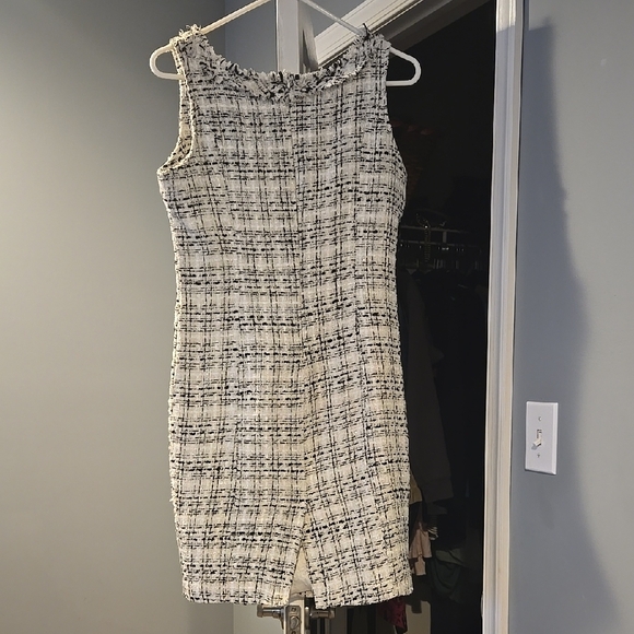 Black And White Dress Sleeveless Scoop Neck - Picture 6 of 11